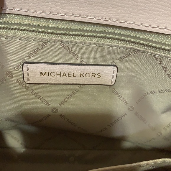 Michael Kors Vanilla Pink Messenger Crossbody - Picture 10 of 16